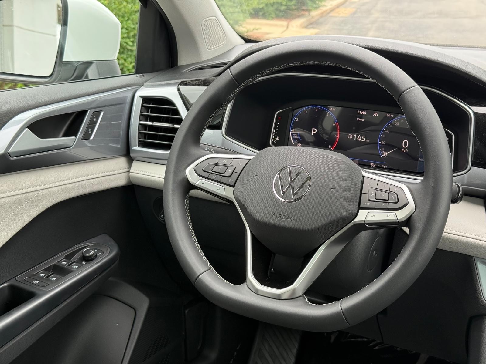 Volkswagen Taos Vehicle Image 09