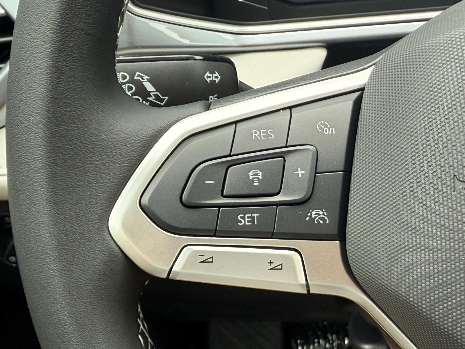 Volkswagen Taos Vehicle Image 11