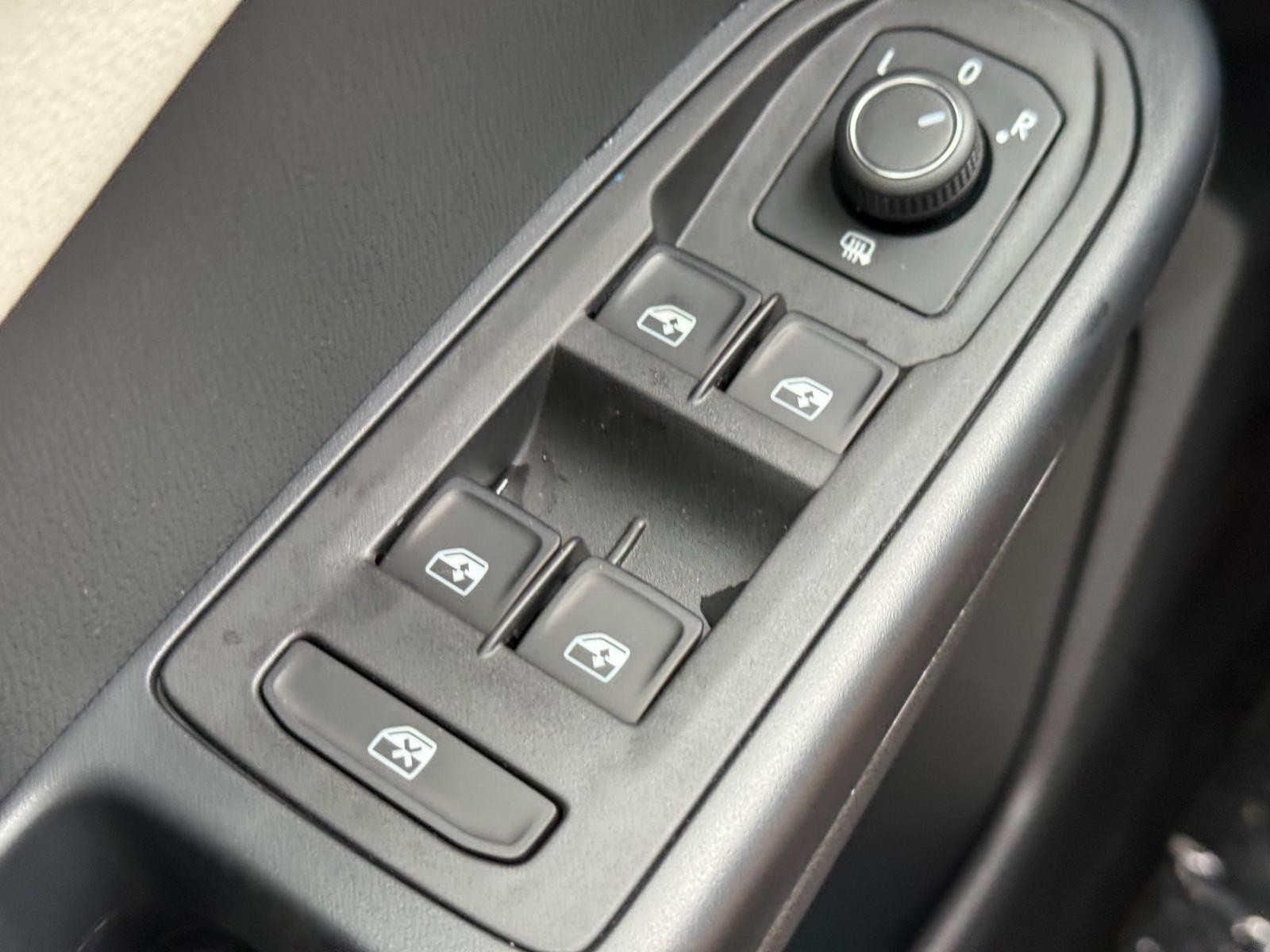Volkswagen Taos Vehicle Image 15