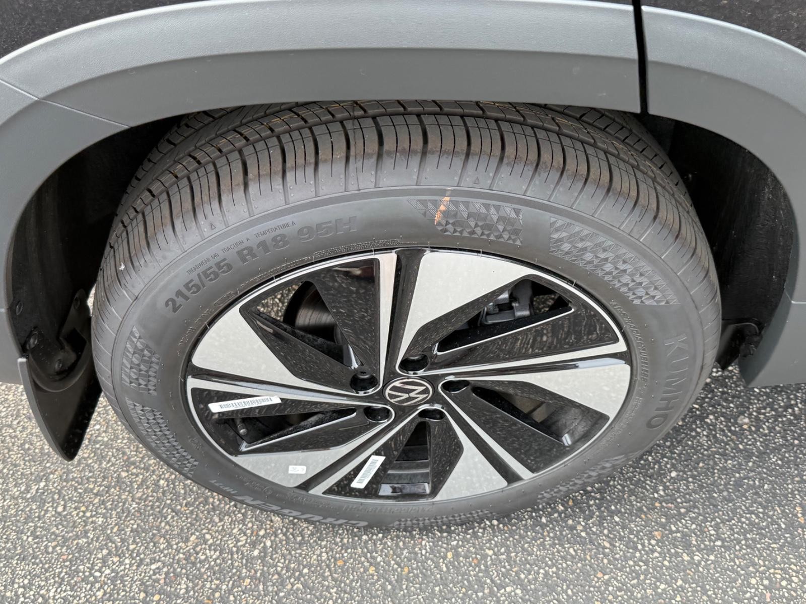 Volkswagen Taos Vehicle Image 04