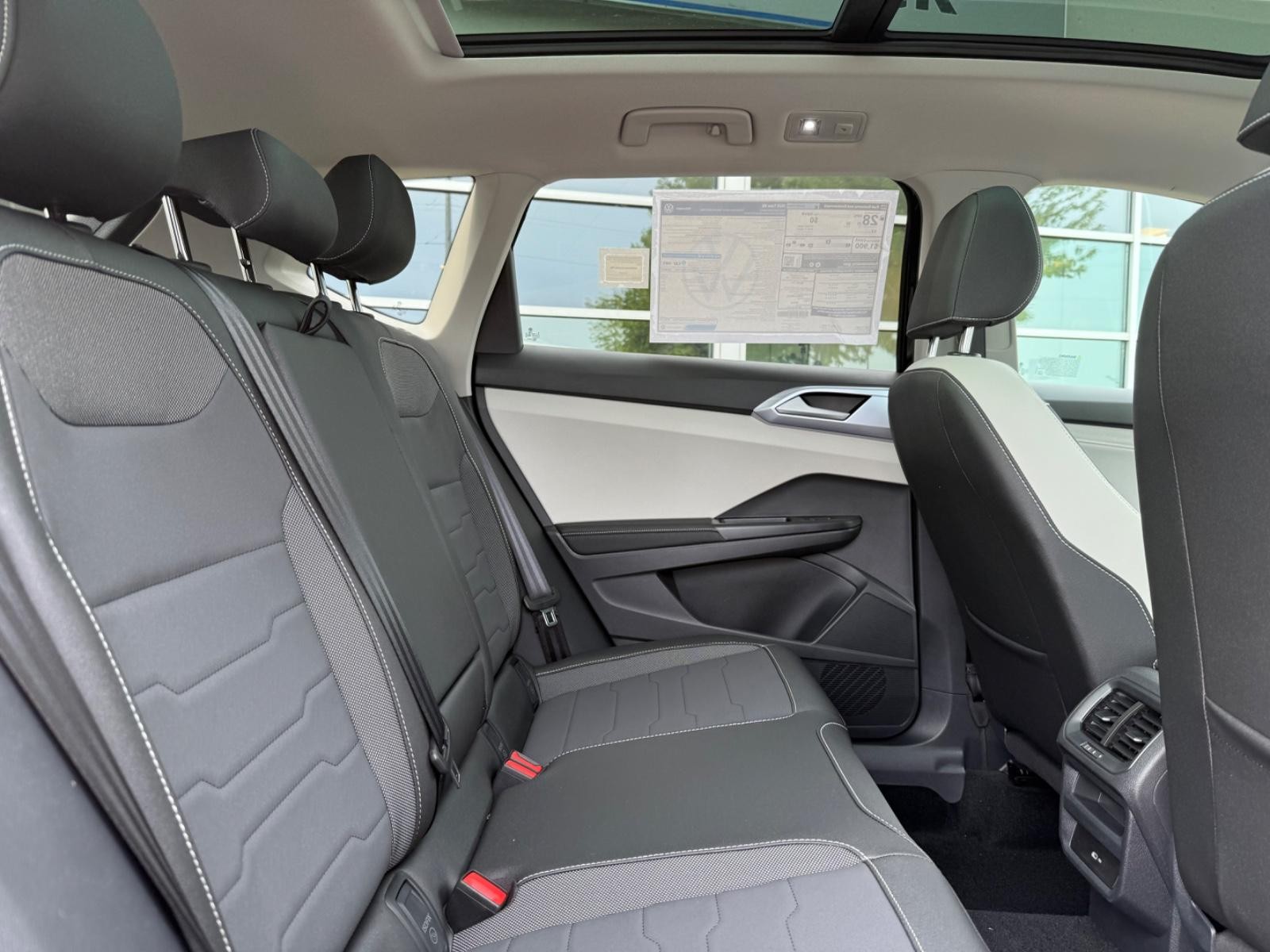 Volkswagen Taos Vehicle Image 05