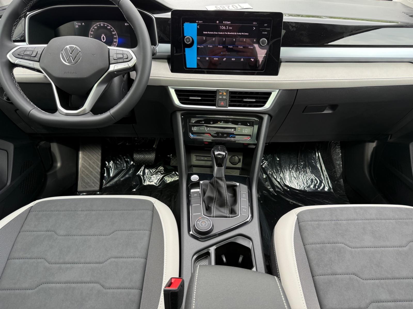 Volkswagen Taos Vehicle Image 06