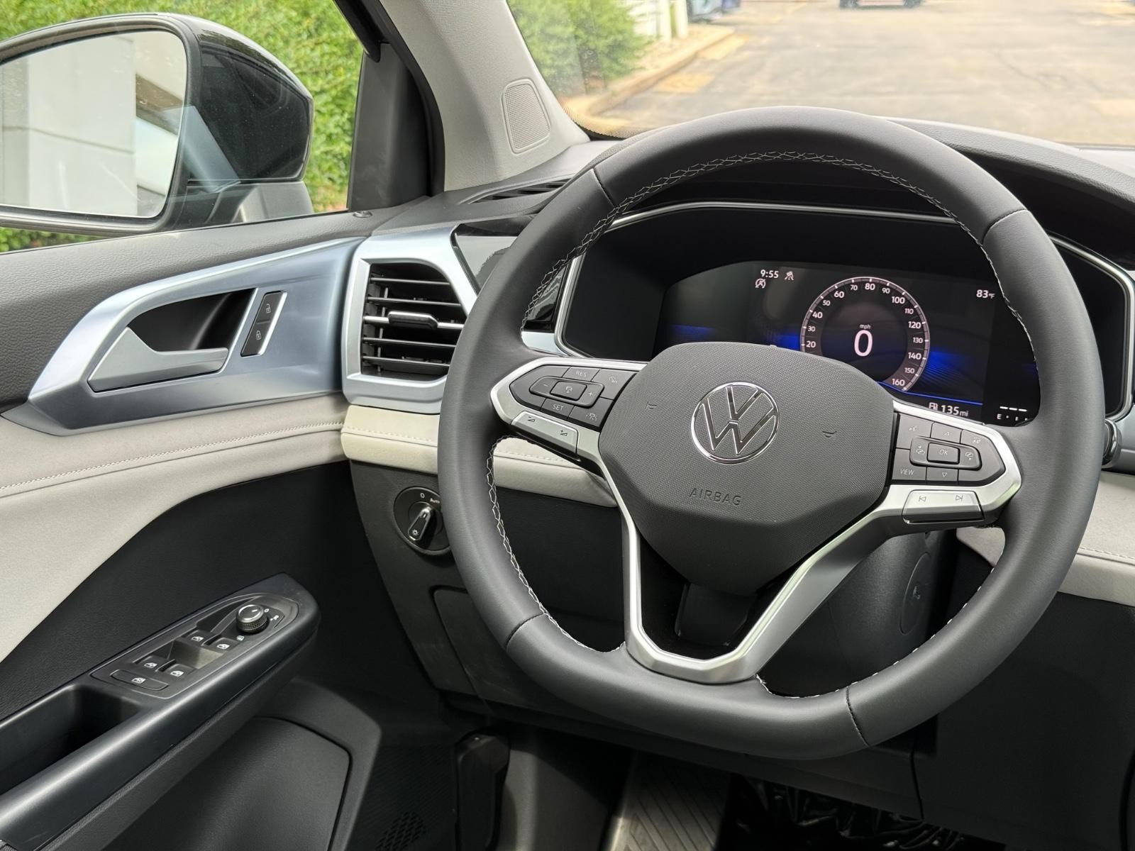 Volkswagen Taos Vehicle Image 09