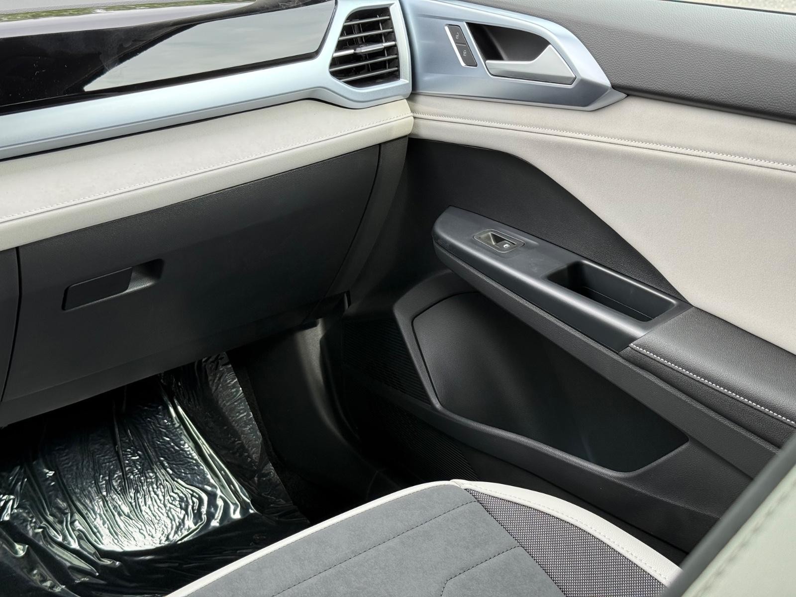Volkswagen Taos Vehicle Image 10
