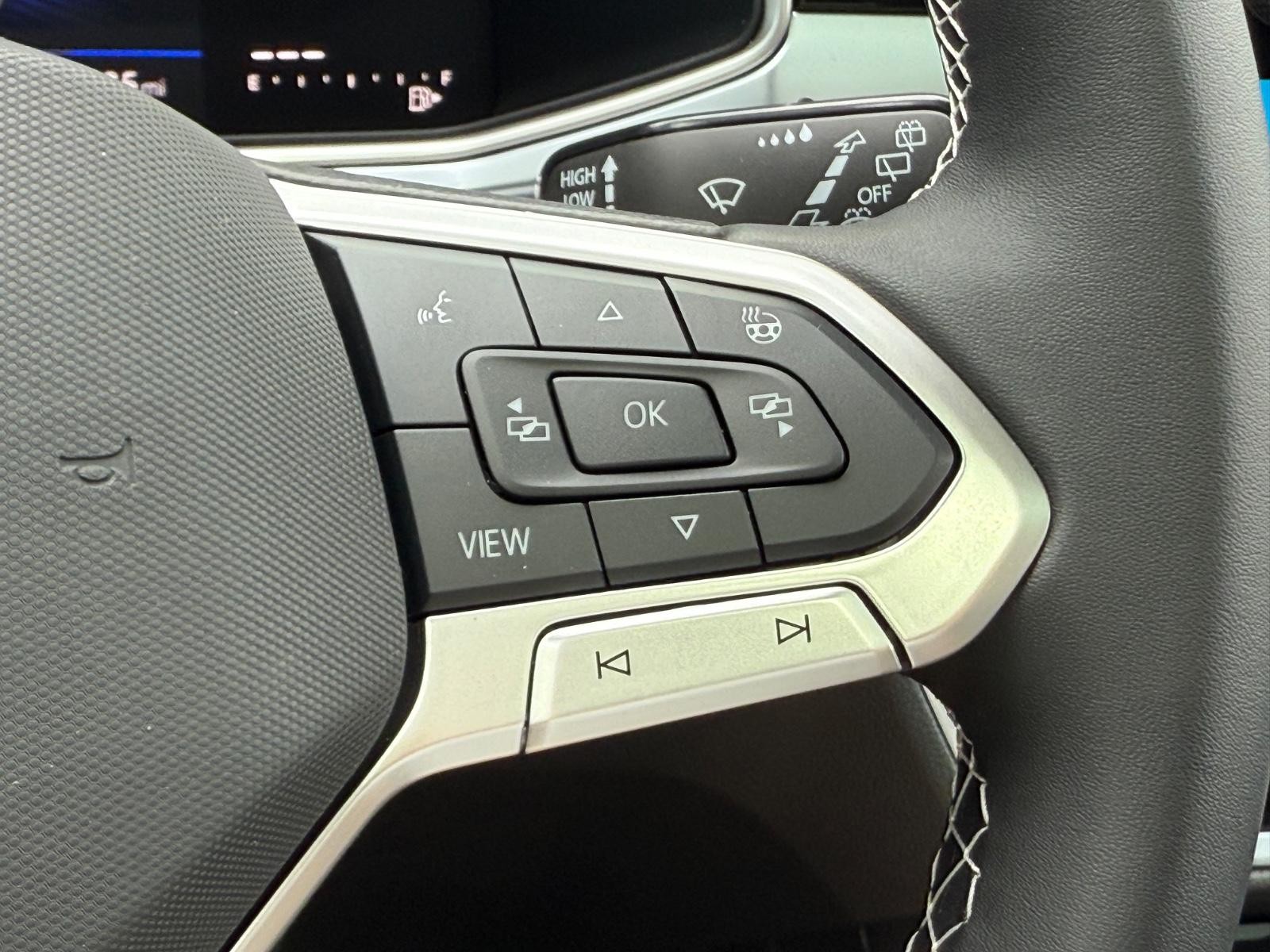 Volkswagen Taos Vehicle Image 12