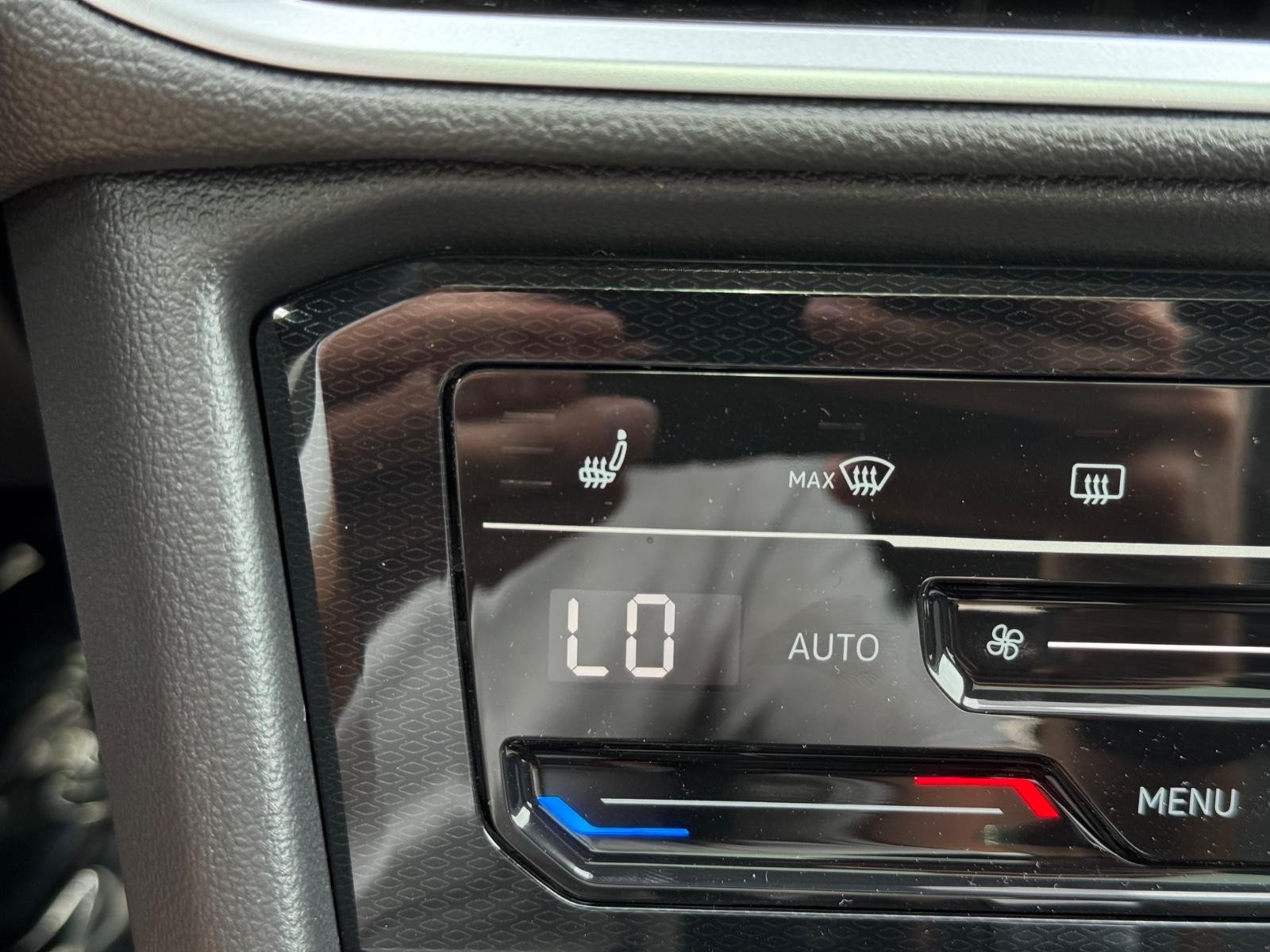 Volkswagen Taos Vehicle Image 14