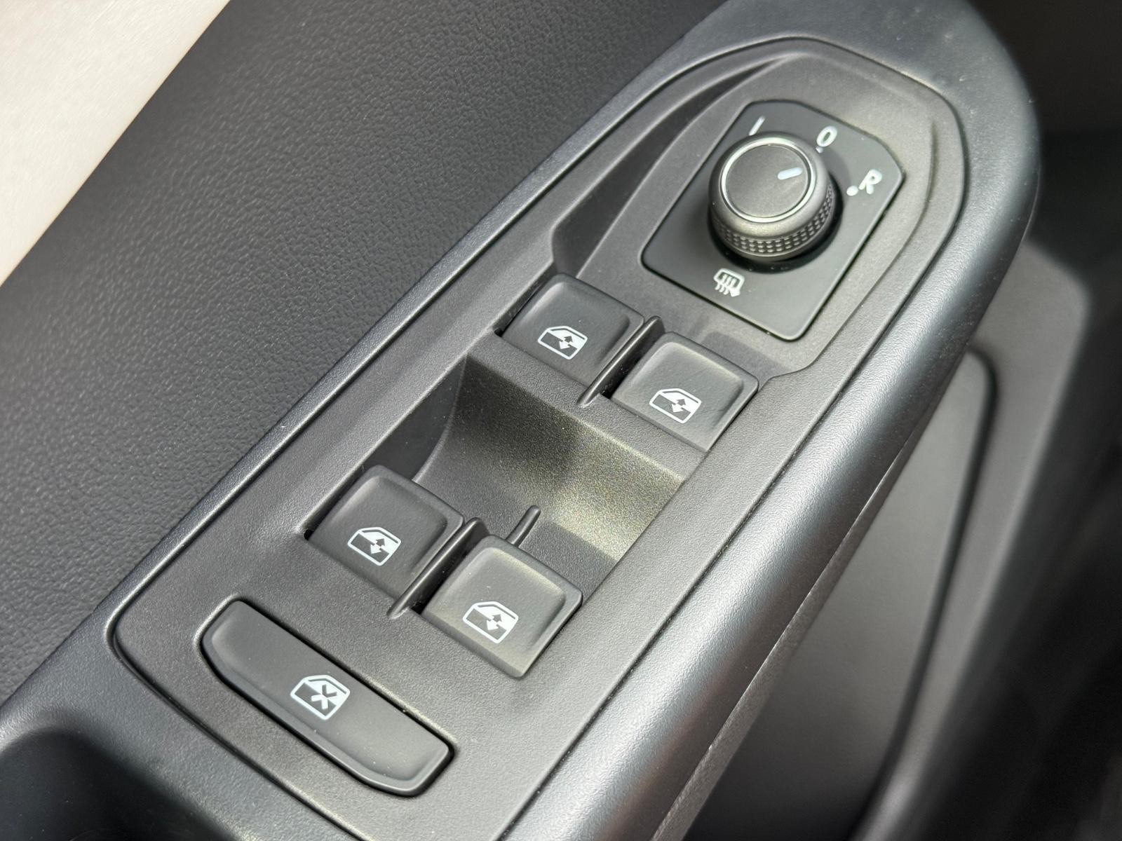 Volkswagen Taos Vehicle Image 15