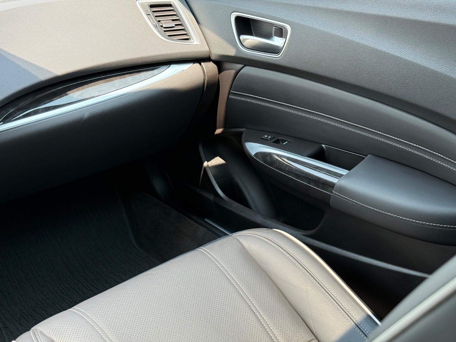 Acura TLX Vehicle Image 15