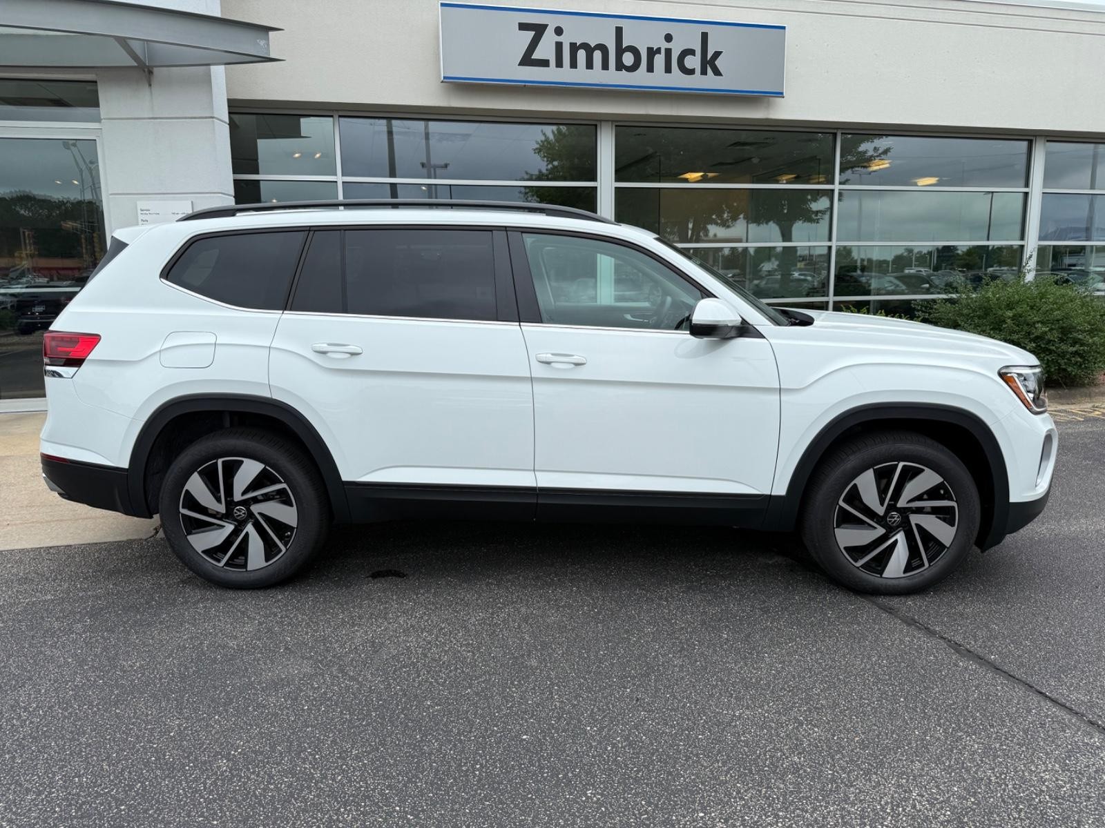 Volkswagen Atlas Vehicle Image 02
