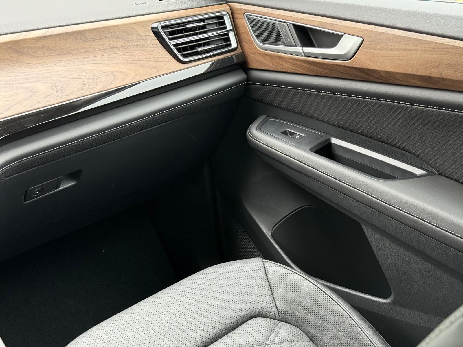 Volkswagen Atlas Vehicle Image 10