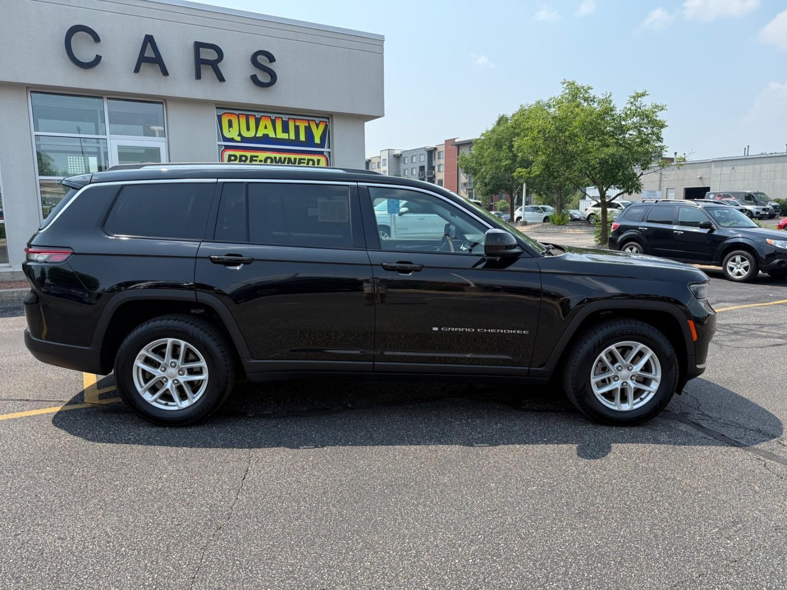 Jeep Grand Cherokee L Vehicle Image 02