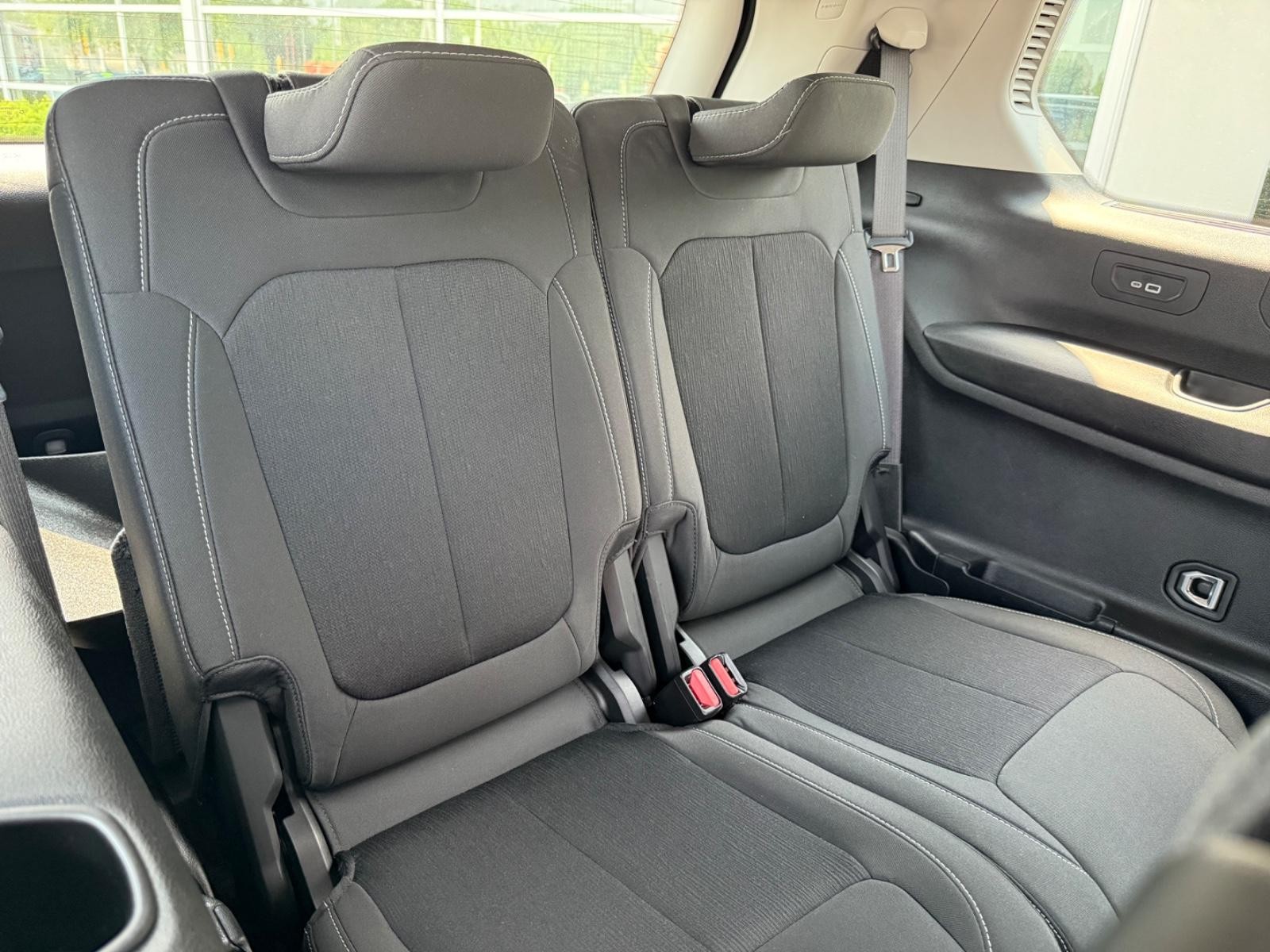Jeep Grand Cherokee L Vehicle Image 10