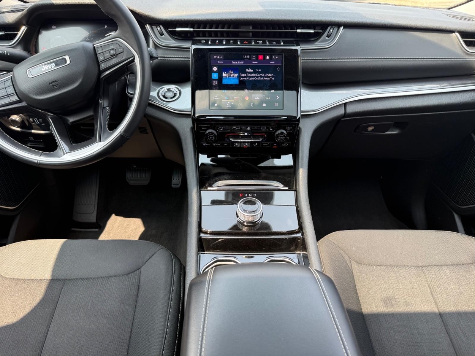 Jeep Grand Cherokee L Vehicle Image 12