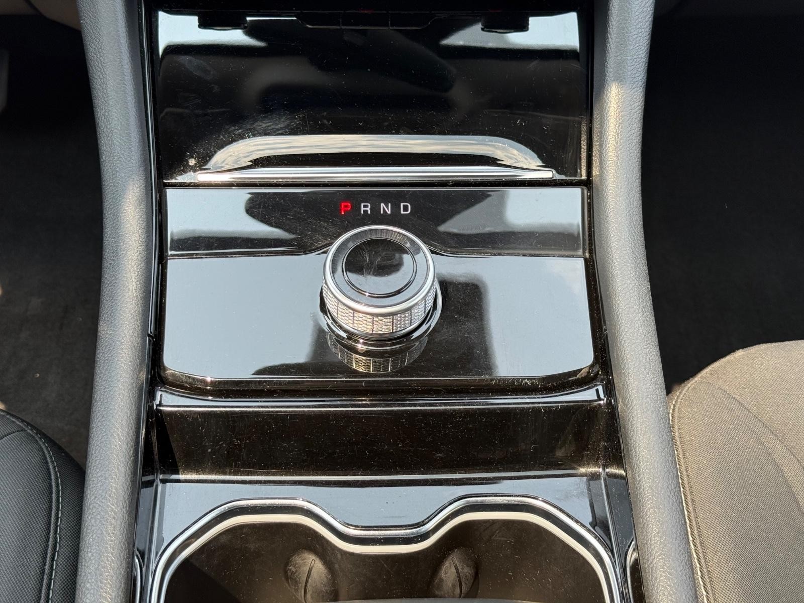 Jeep Grand Cherokee L Vehicle Image 14