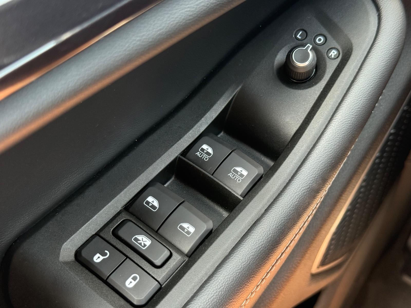 Jeep Grand Cherokee L Vehicle Image 22