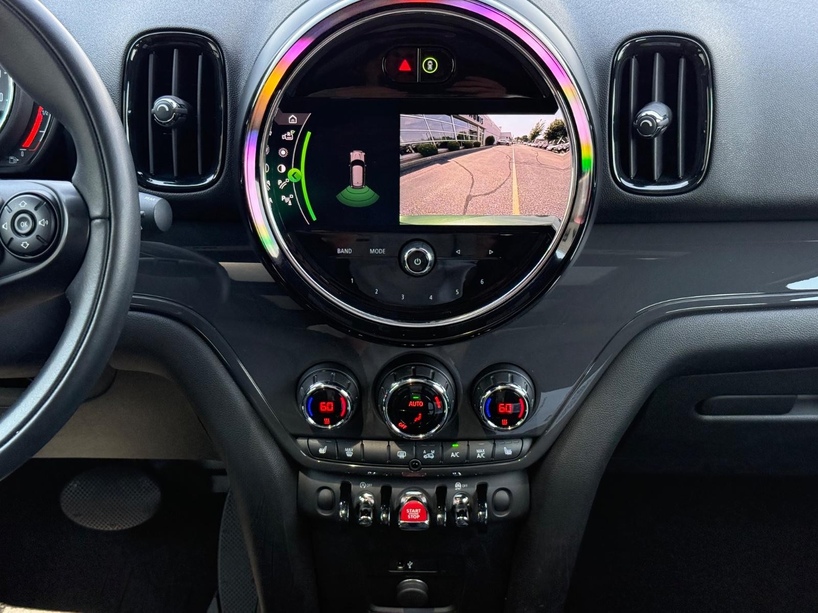 MINI Countryman Vehicle Image 12