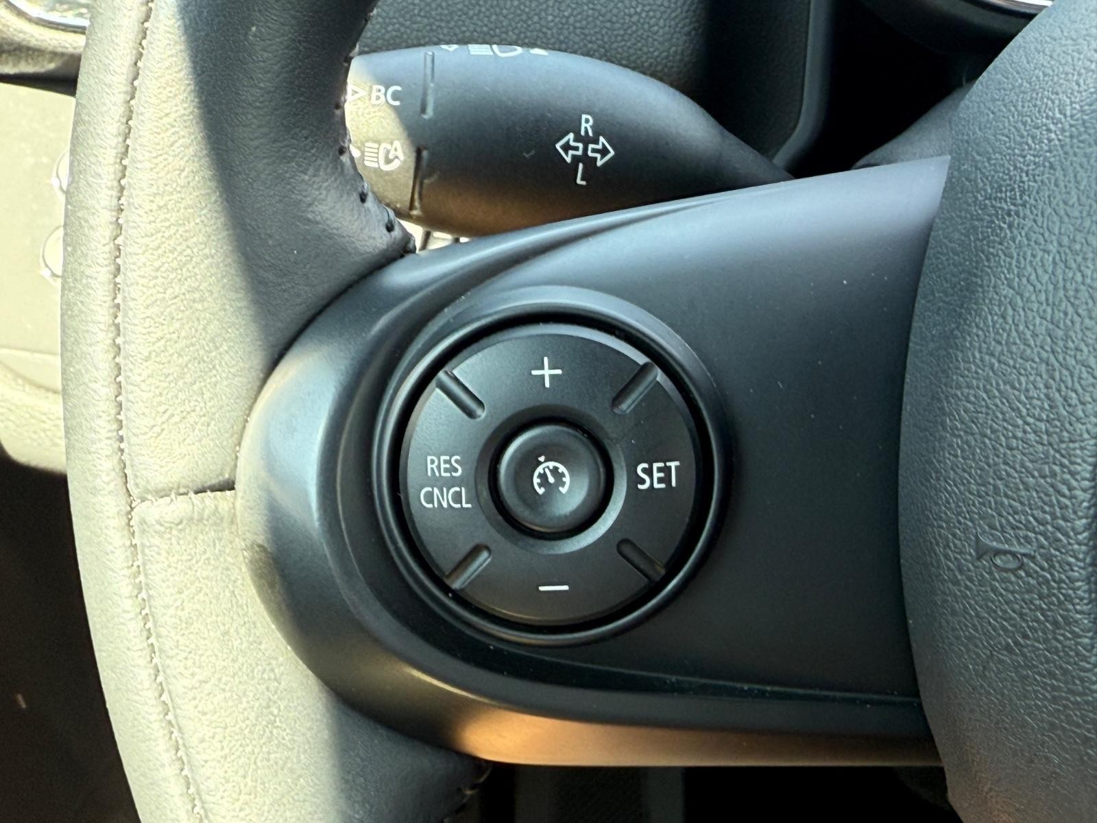 MINI Countryman Vehicle Image 16