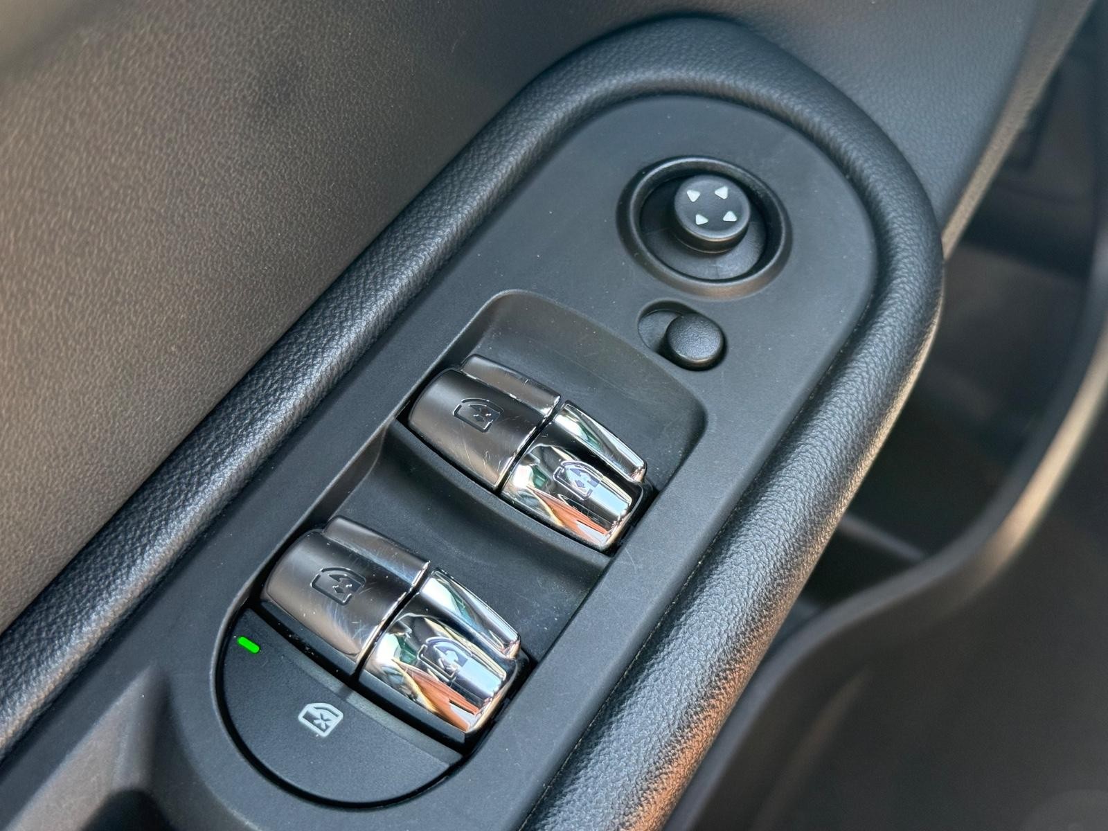 MINI Countryman Vehicle Image 21