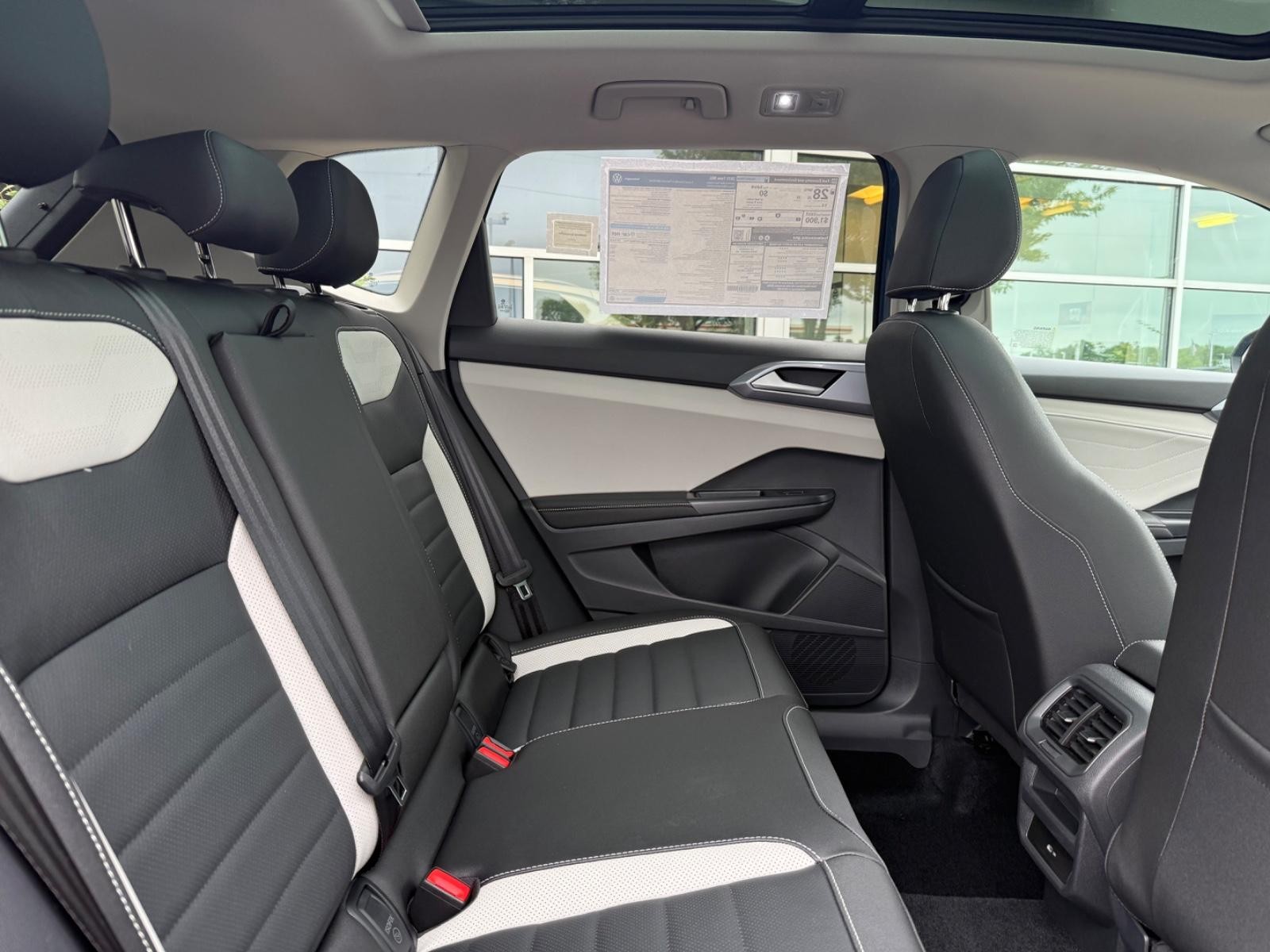 Volkswagen Taos Vehicle Image 05