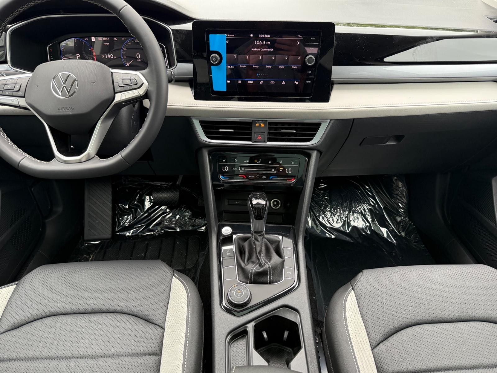 Volkswagen Taos Vehicle Image 06