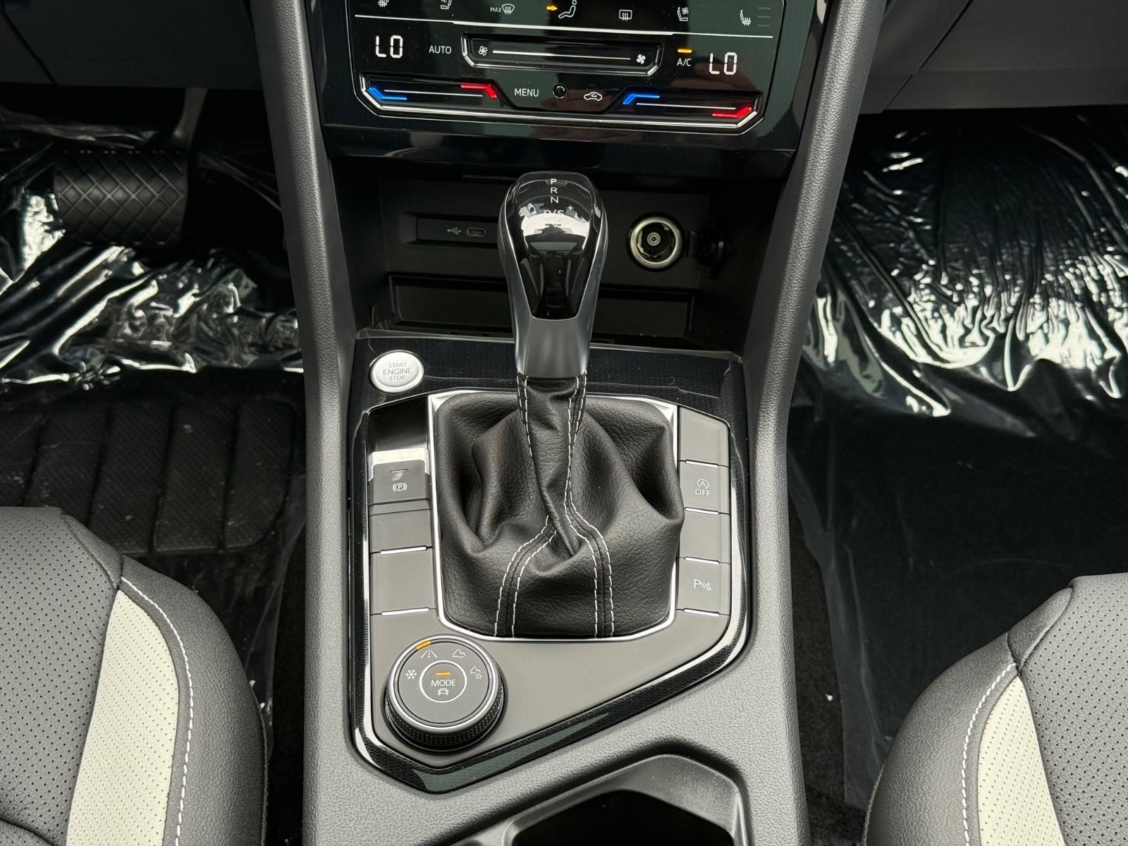 Volkswagen Taos Vehicle Image 08