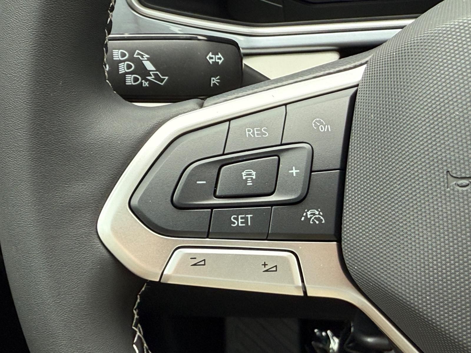 Volkswagen Taos Vehicle Image 11