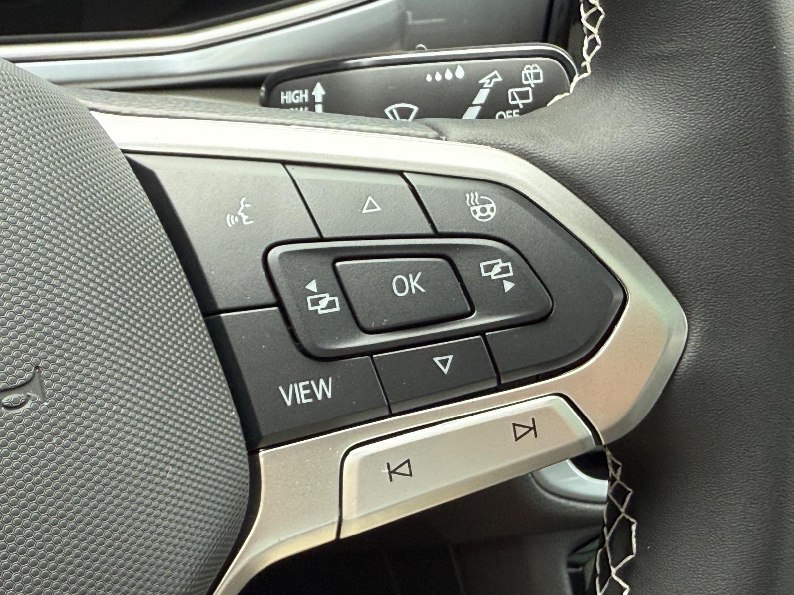 Volkswagen Taos Vehicle Image 12