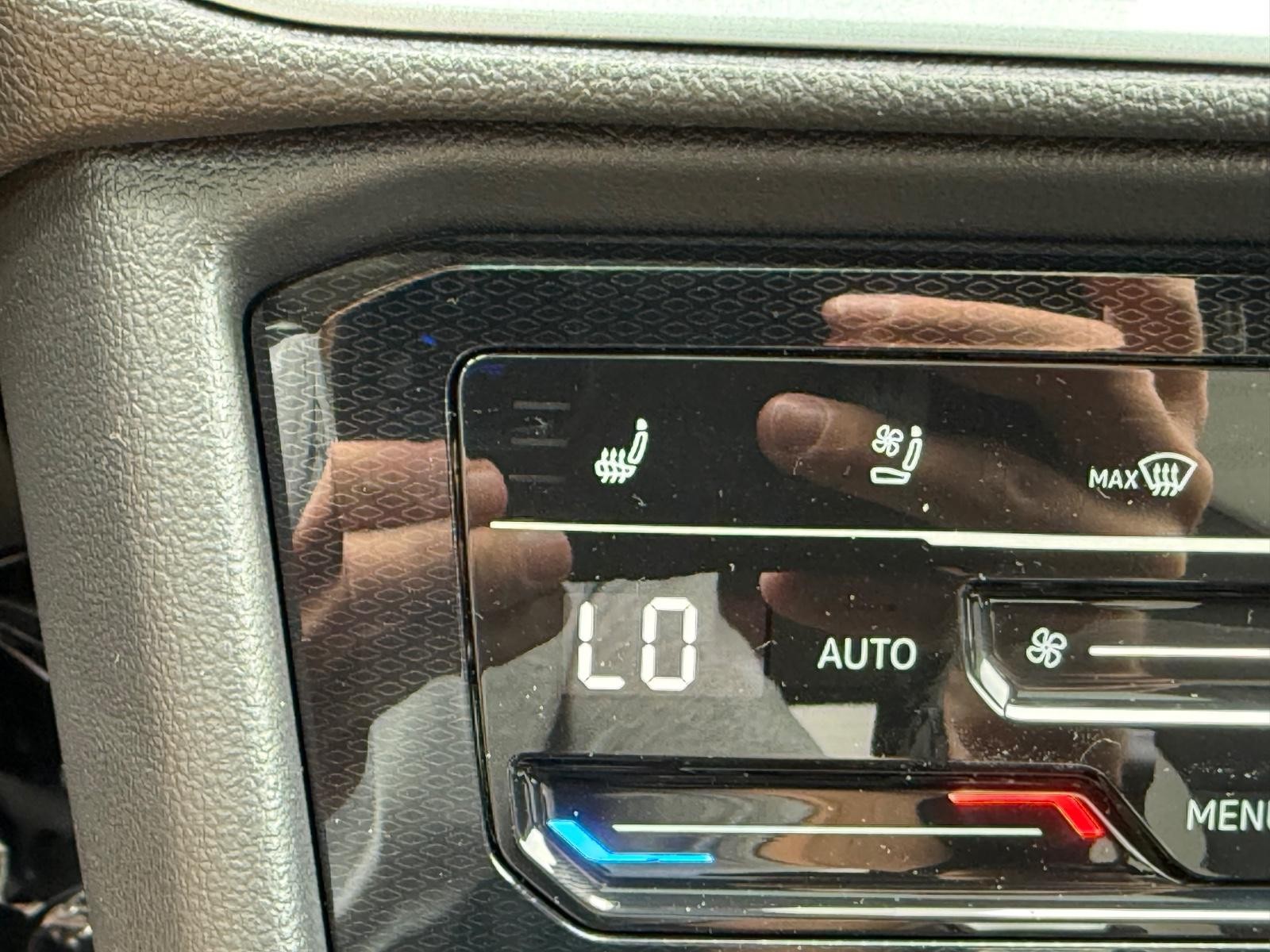 Volkswagen Taos Vehicle Image 14