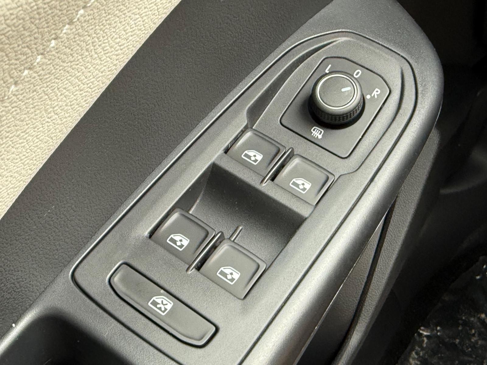 Volkswagen Taos Vehicle Image 15