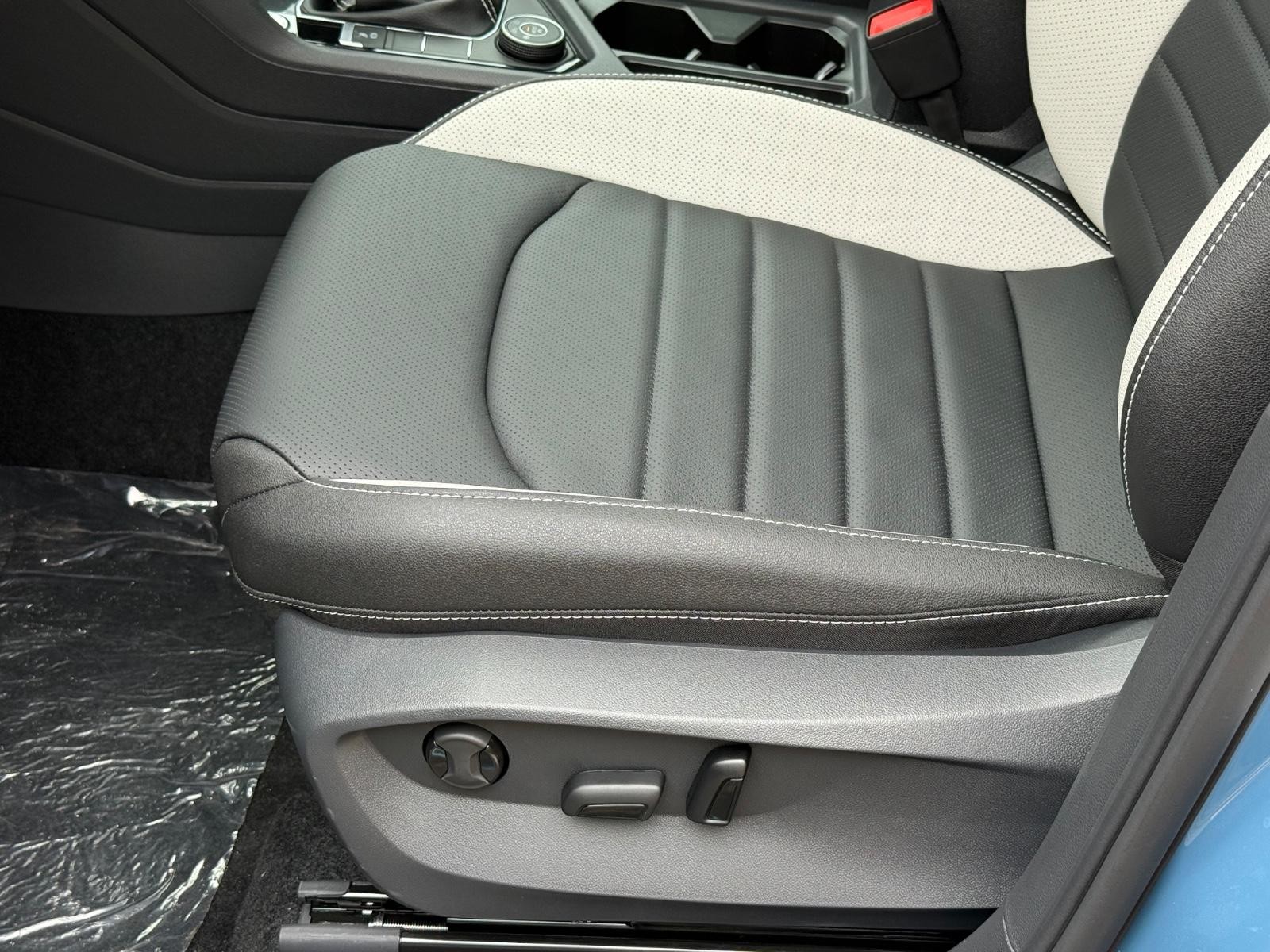 Volkswagen Taos Vehicle Image 17