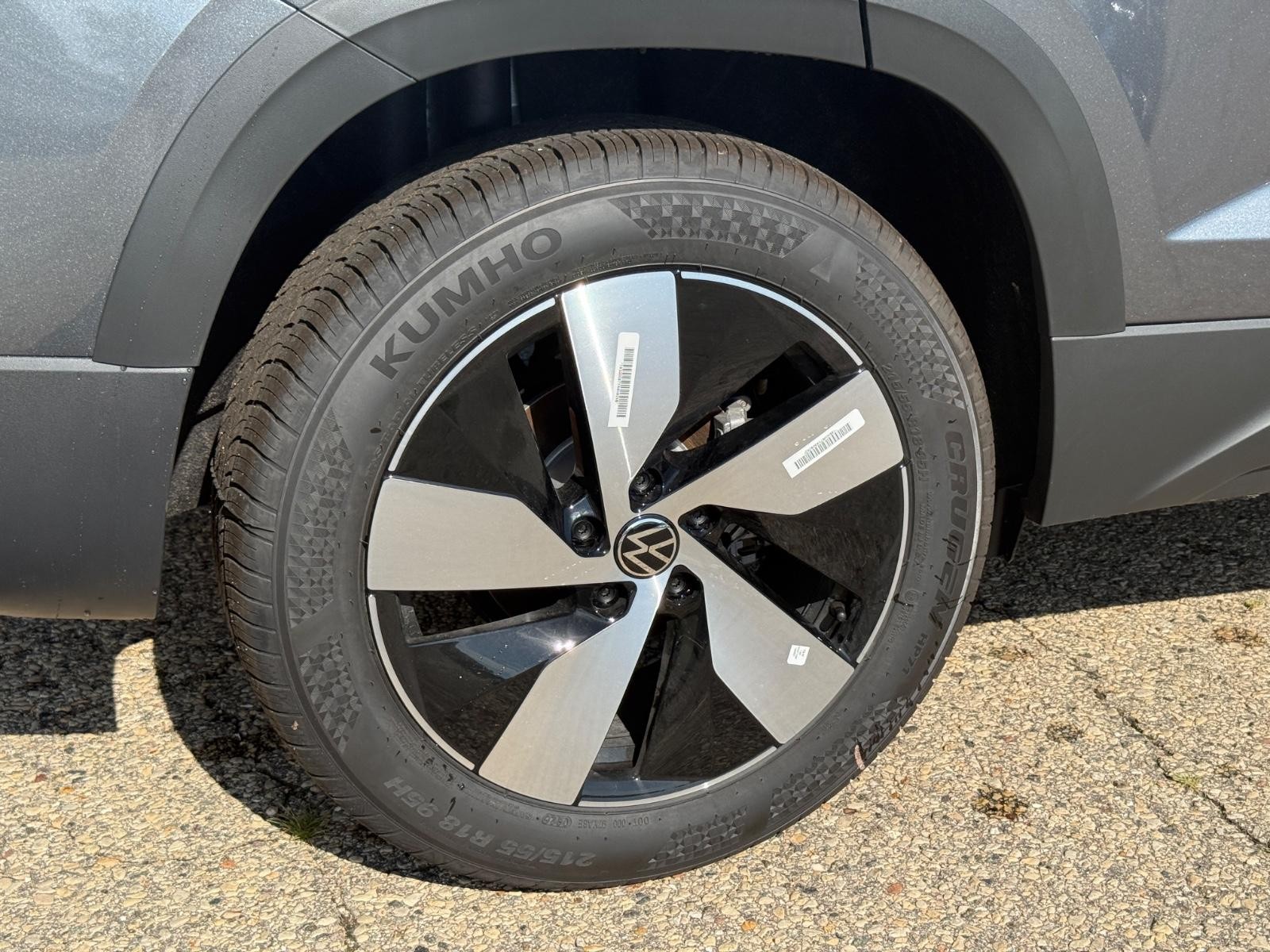 Volkswagen Taos Vehicle Image 04
