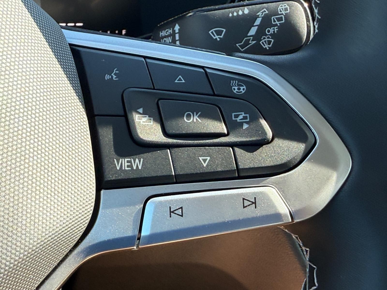 Volkswagen Taos Vehicle Image 09