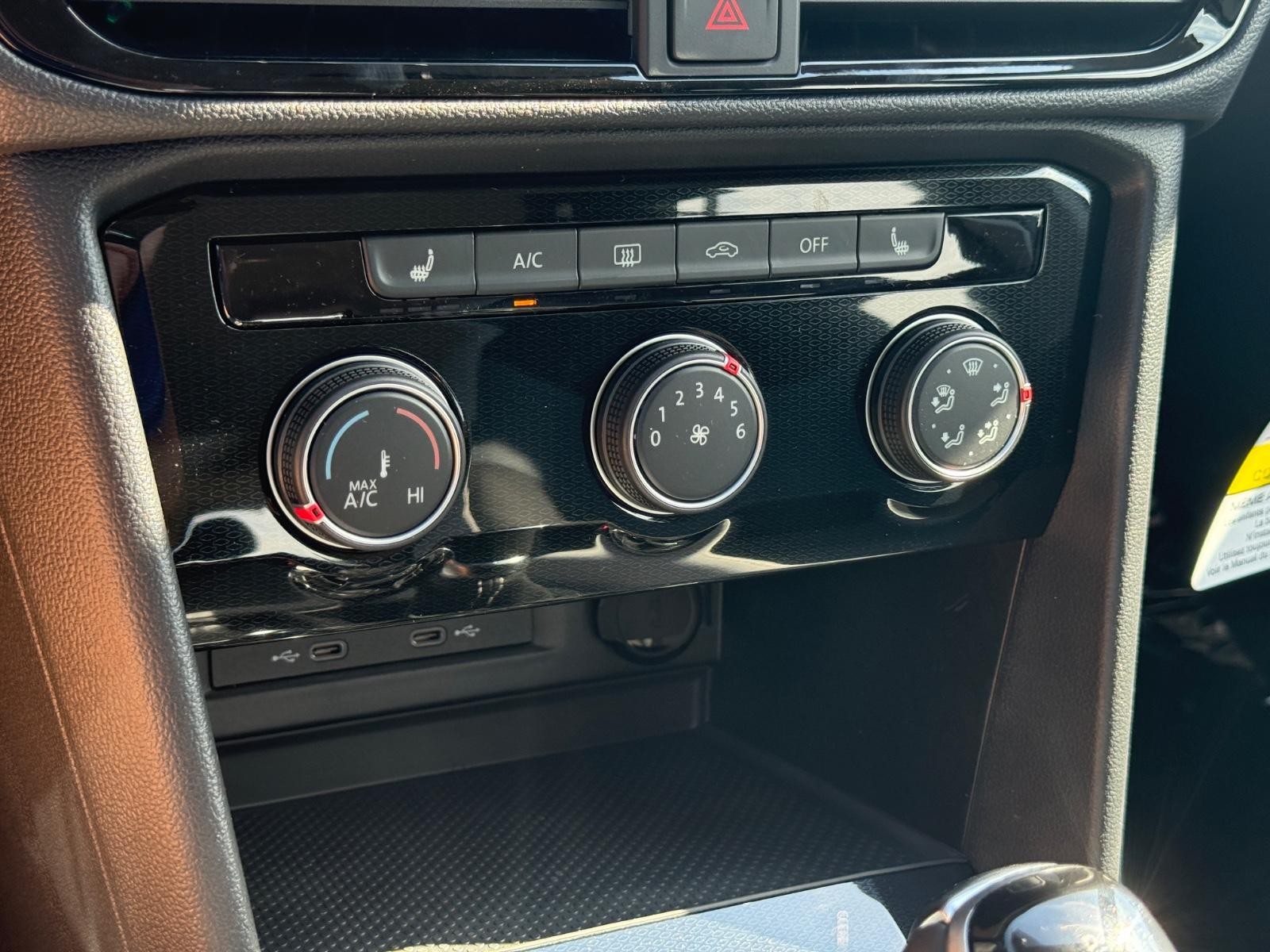 Volkswagen Taos Vehicle Image 12