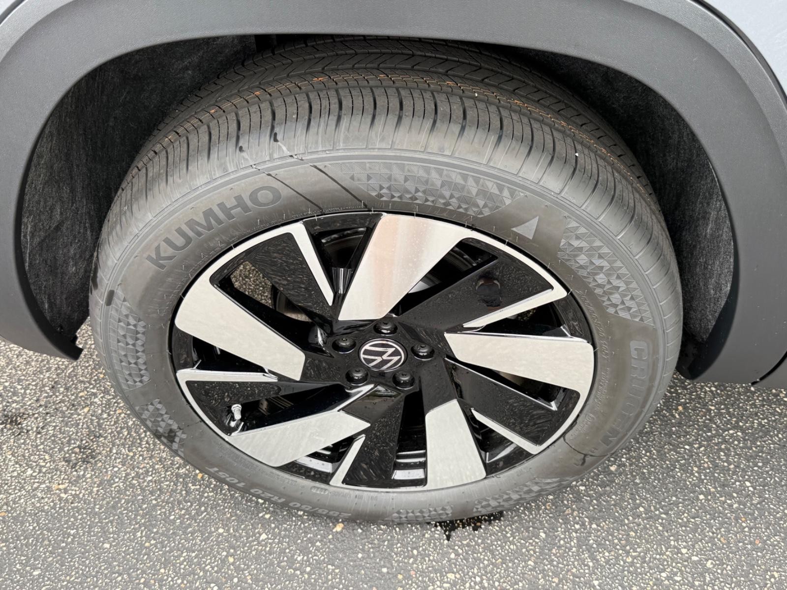 Volkswagen Atlas Cross Sport Vehicle Image 04