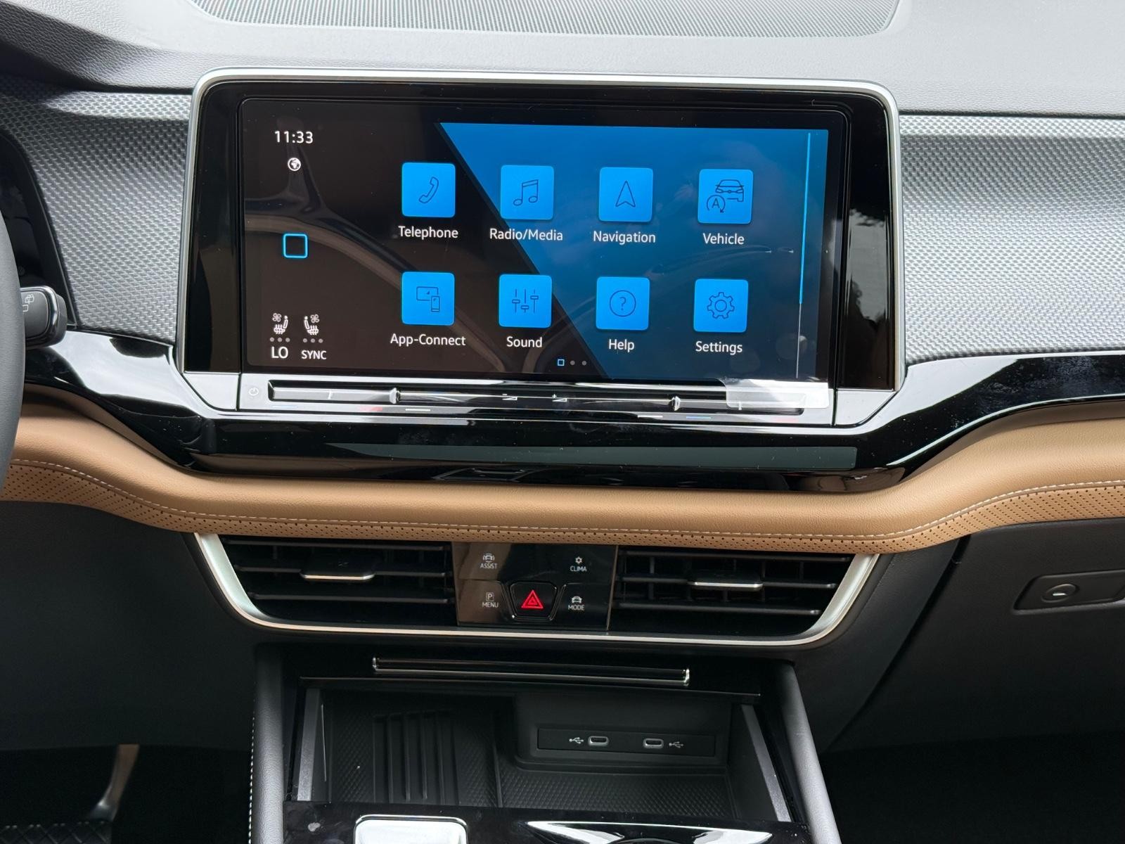Volkswagen Atlas Cross Sport Vehicle Image 07