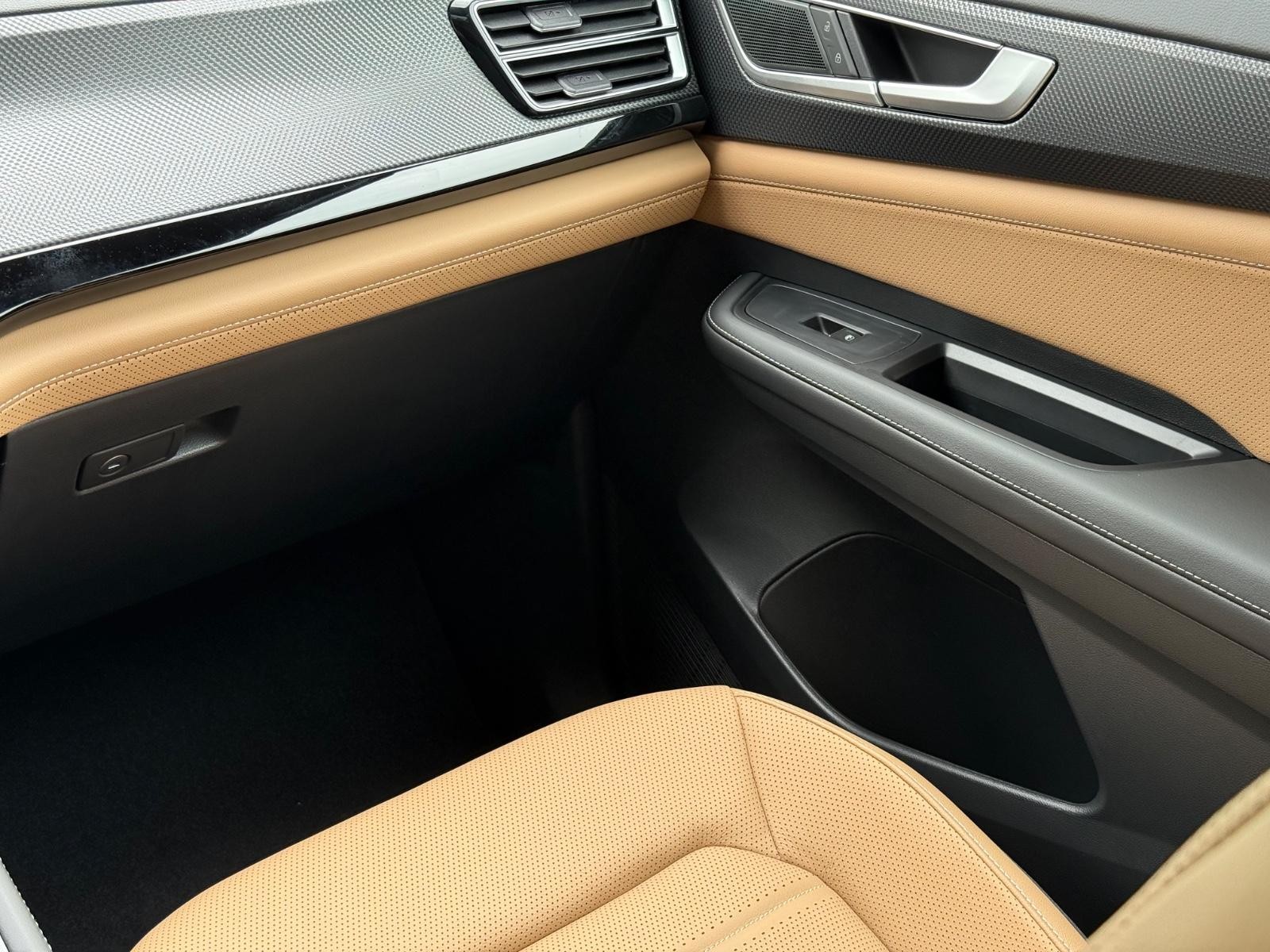 Volkswagen Atlas Cross Sport Vehicle Image 10