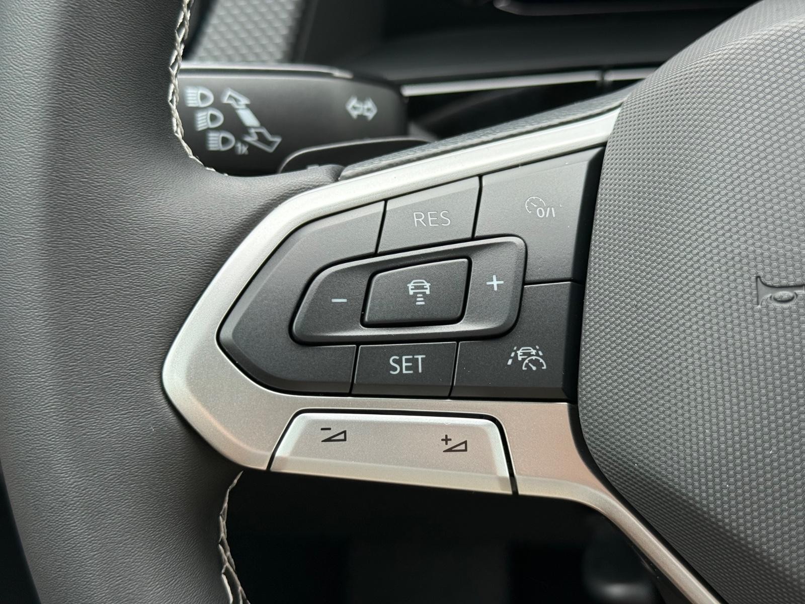 Volkswagen Atlas Cross Sport Vehicle Image 11