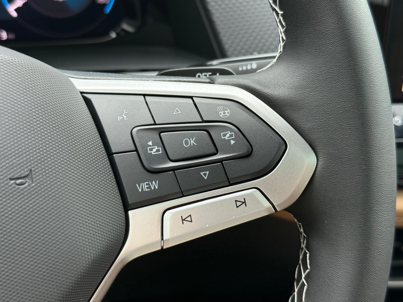 Volkswagen Atlas Cross Sport Vehicle Image 12
