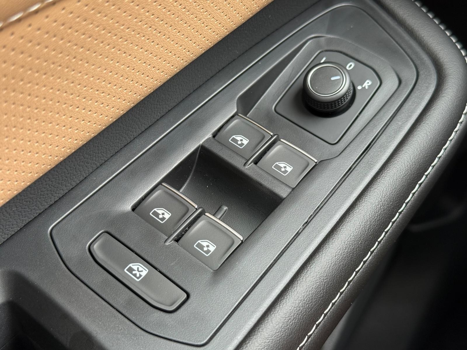 Volkswagen Atlas Cross Sport Vehicle Image 15
