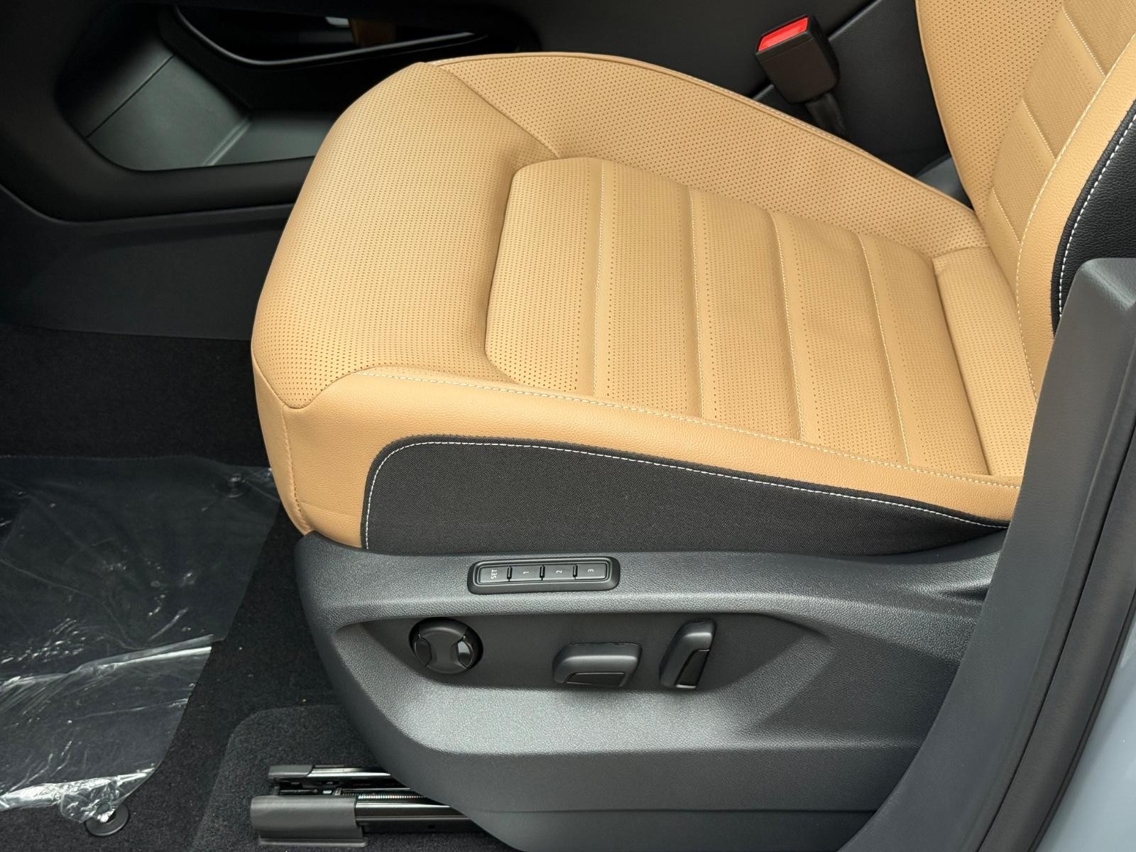 Volkswagen Atlas Cross Sport Vehicle Image 16