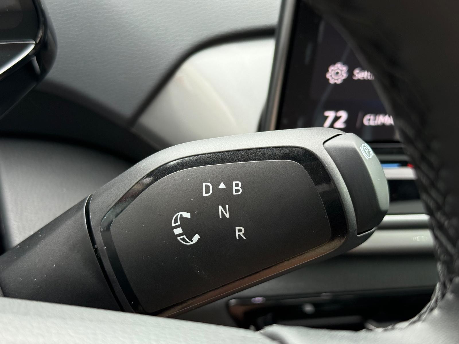 Volkswagen ID.4 Vehicle Image 12