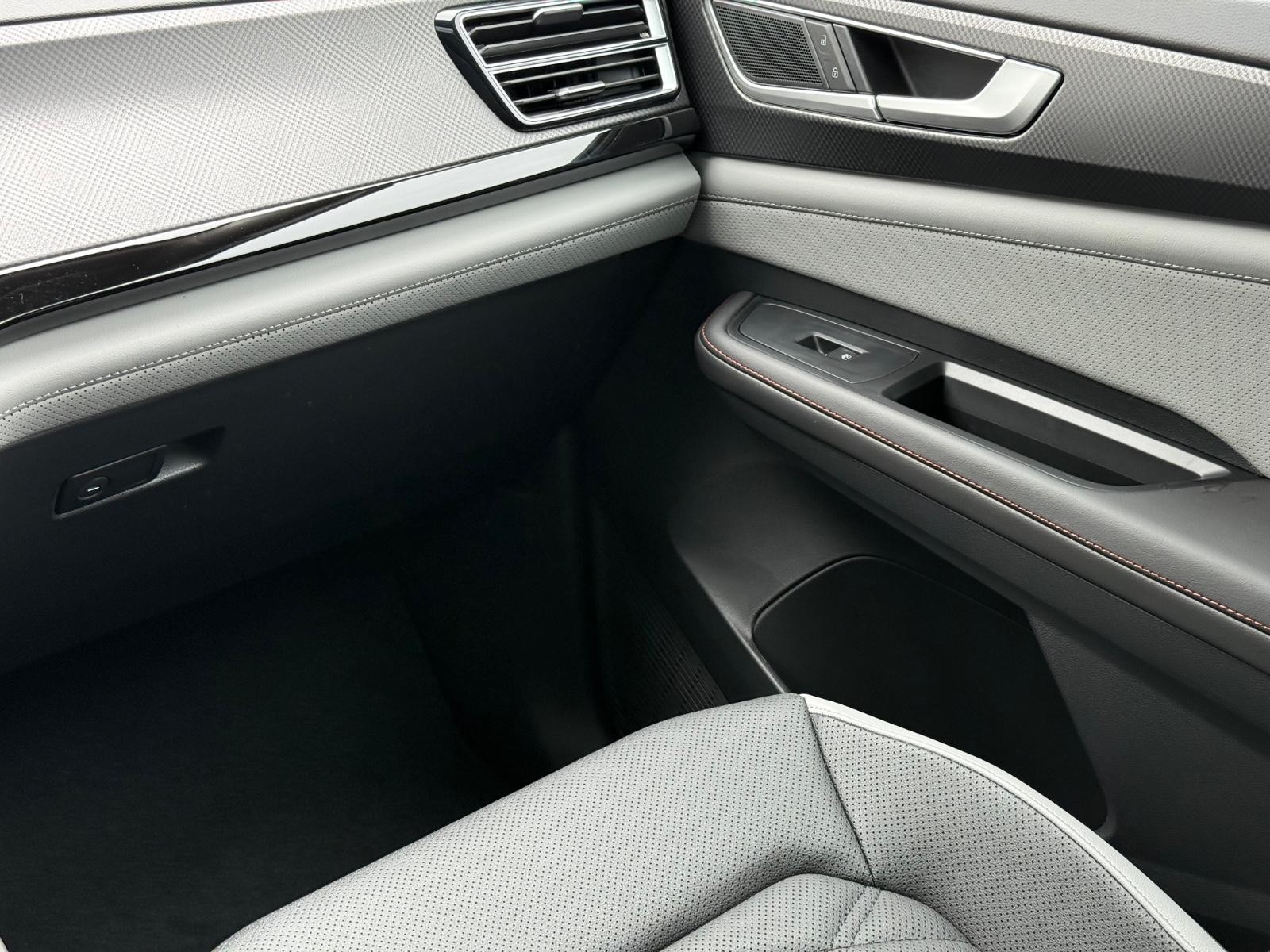 Volkswagen Atlas Vehicle Image 11