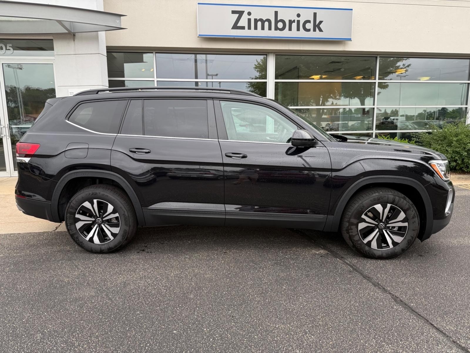 Volkswagen Atlas Vehicle Image 02