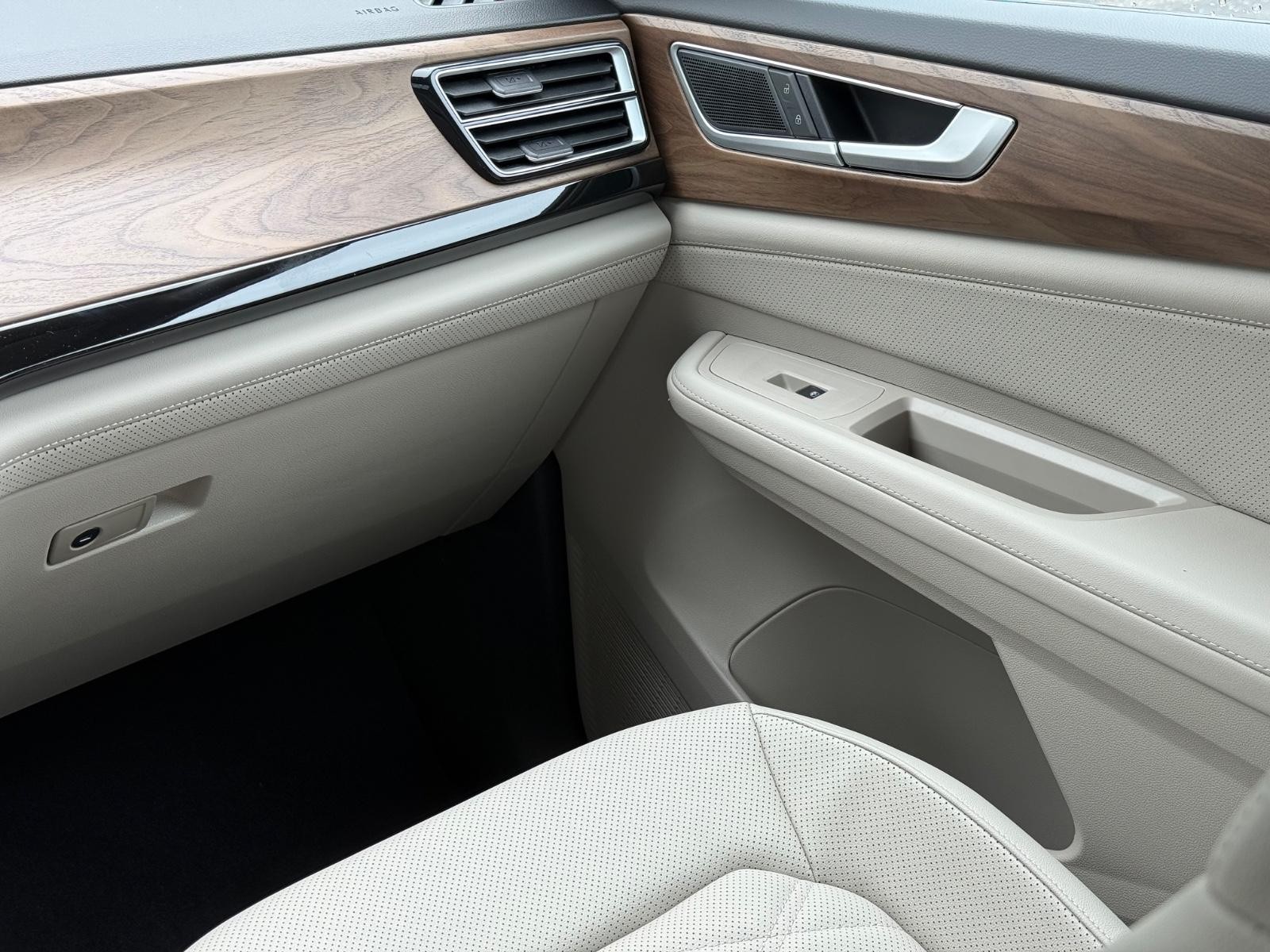 Volkswagen Atlas Vehicle Image 11