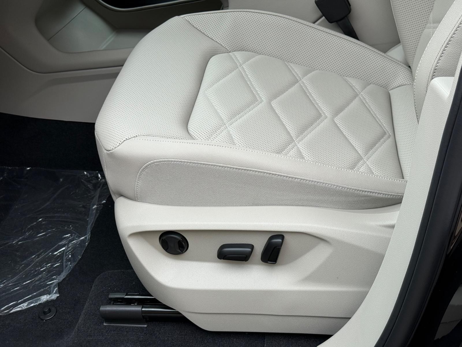 Volkswagen Atlas Vehicle Image 17