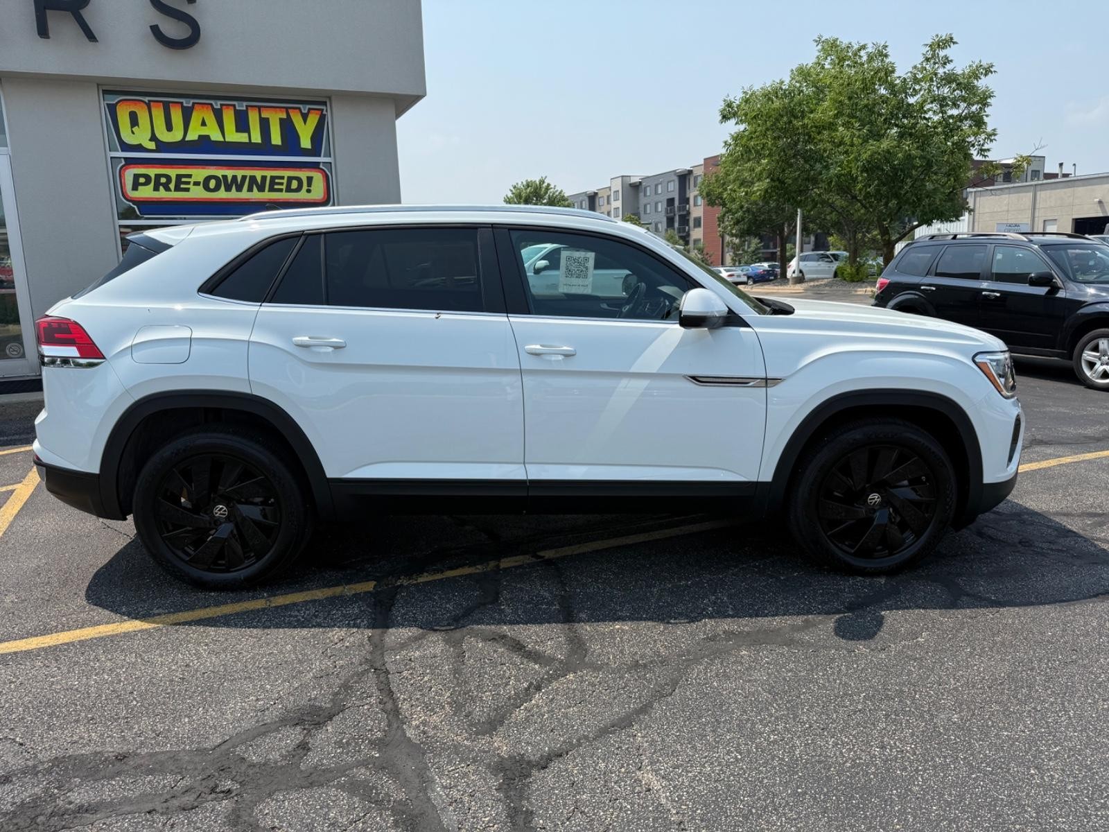 Volkswagen Atlas Cross Sport Vehicle Image 02