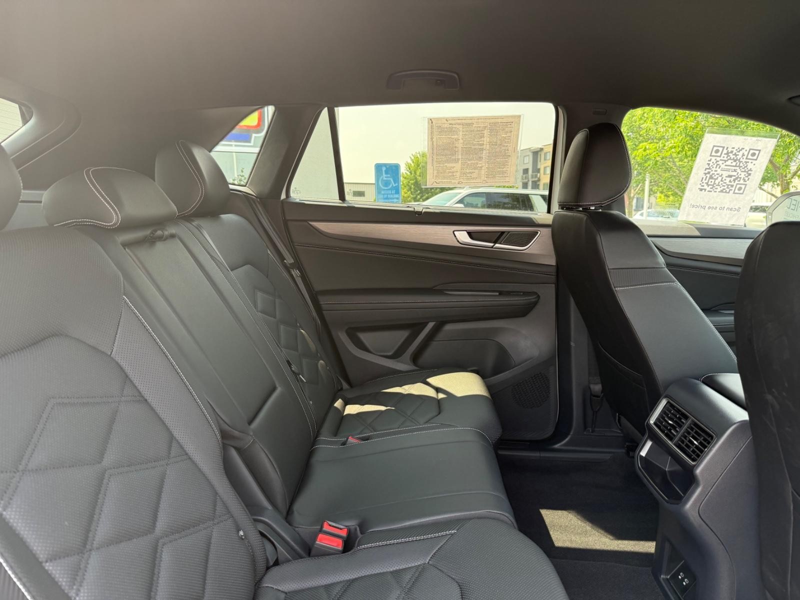 Volkswagen Atlas Cross Sport Vehicle Image 10