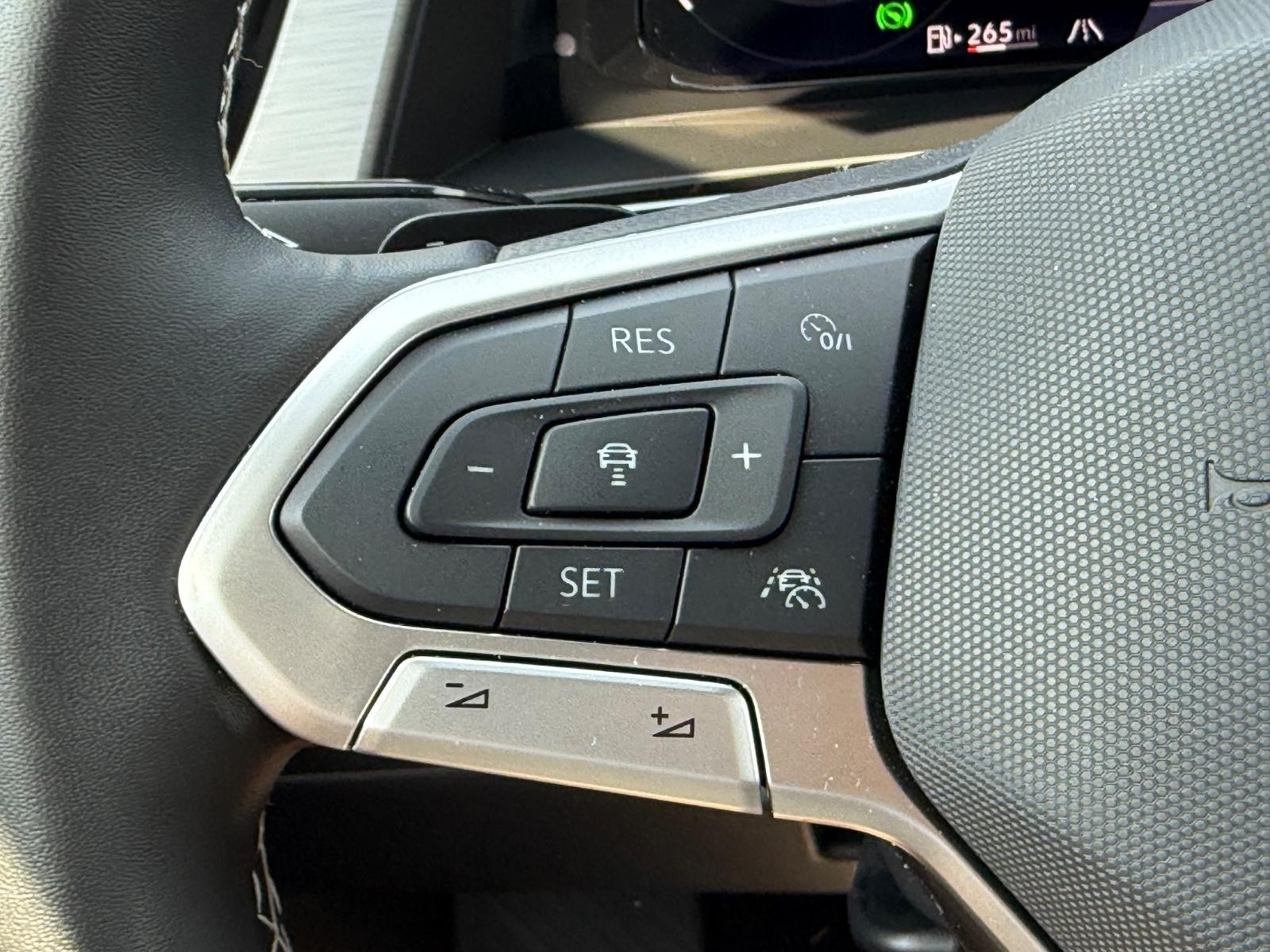Volkswagen Atlas Cross Sport Vehicle Image 16