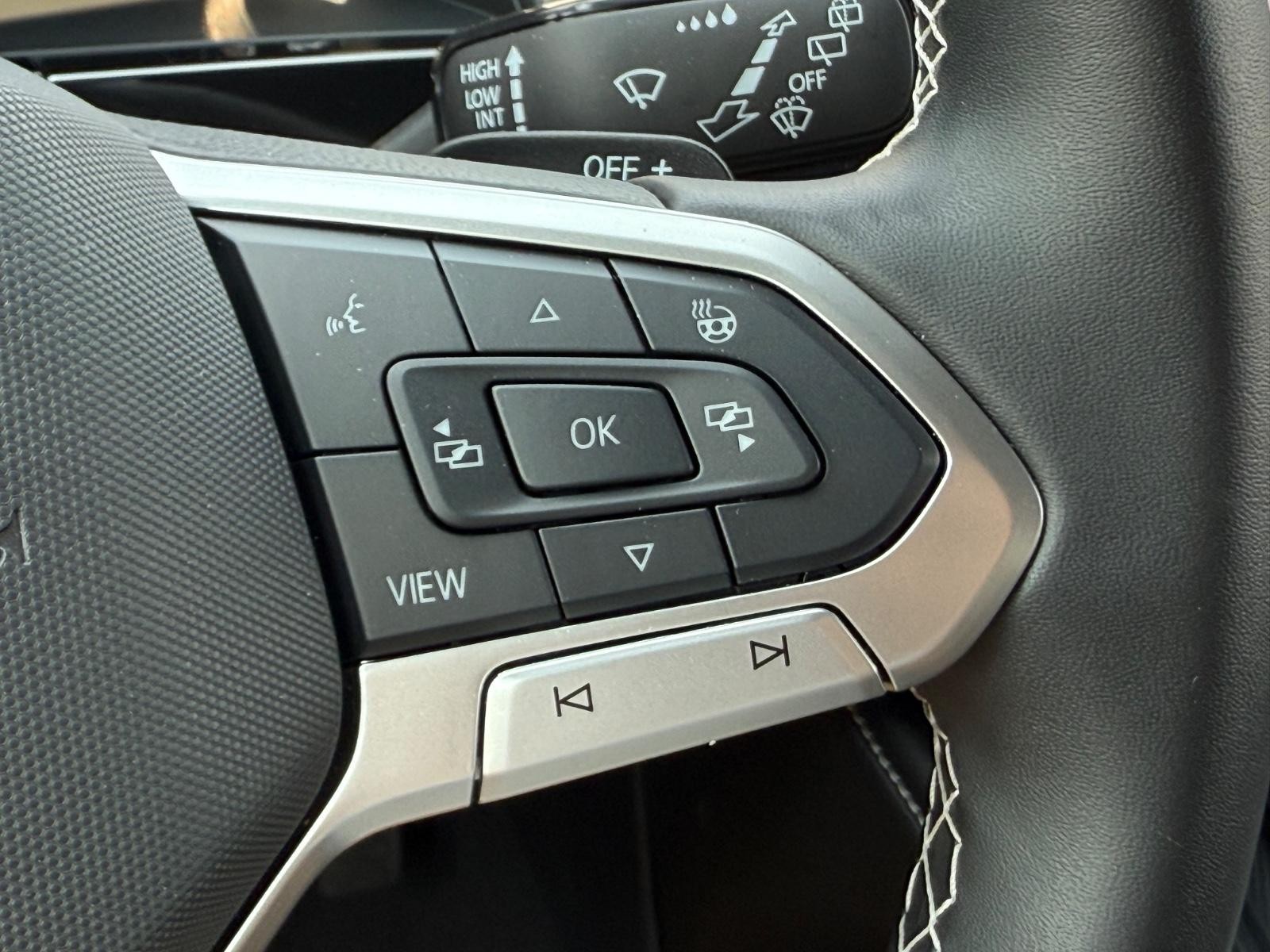 Volkswagen Atlas Cross Sport Vehicle Image 17