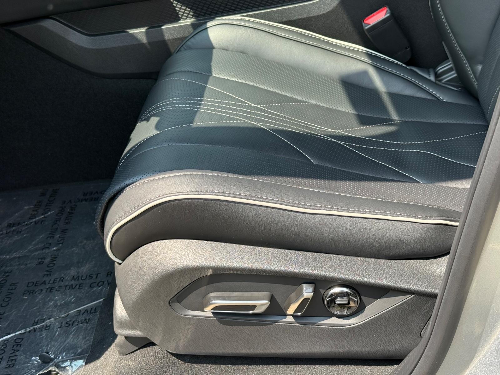 Acura MDX Vehicle Image 17
